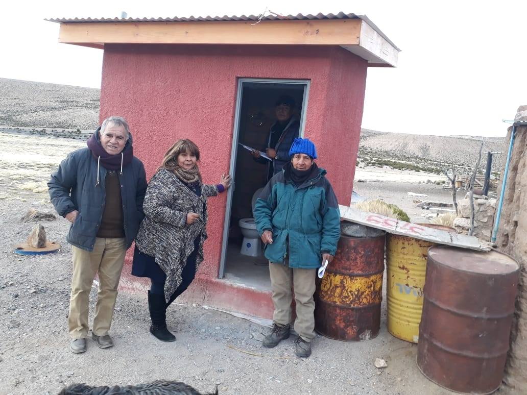 30 Familias Andinas de Guallatire ahora cuentan con casetas sanitarias