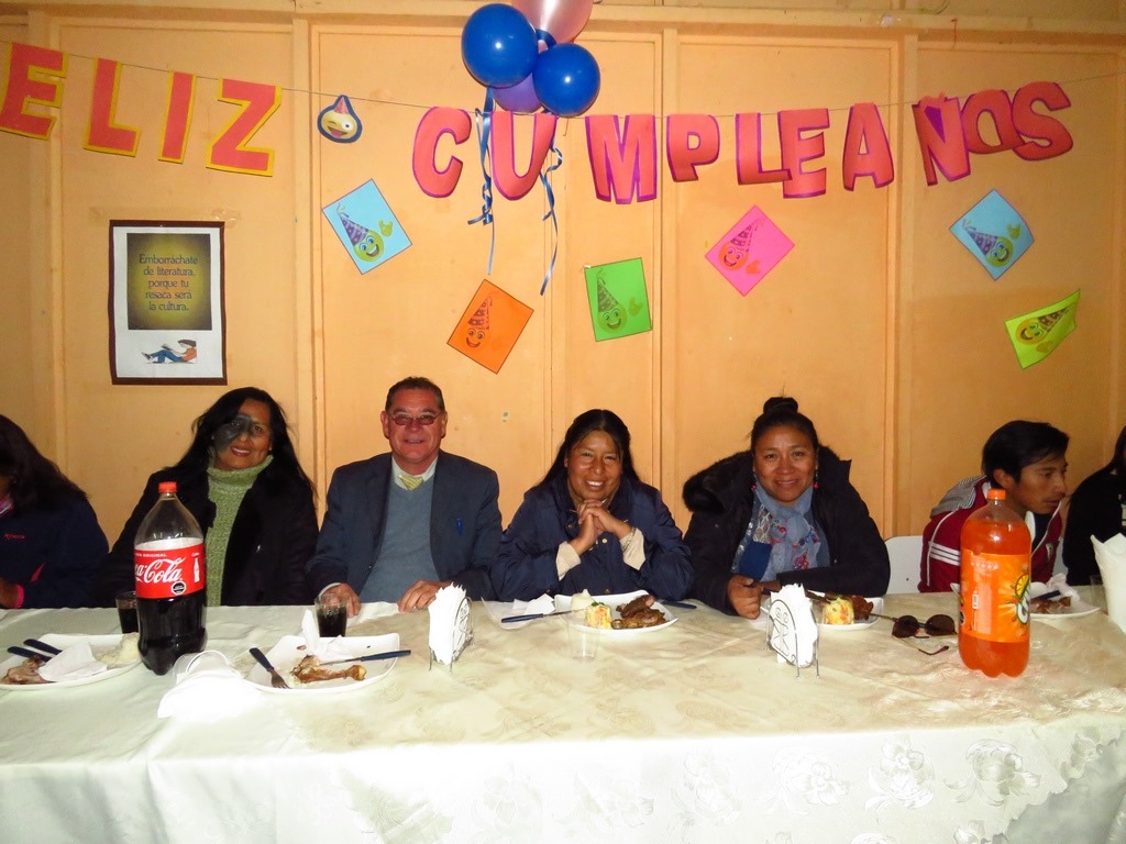 Alcaldesa participa en celebración de cumpleaños de alumnos de Liceo Internado de Putre