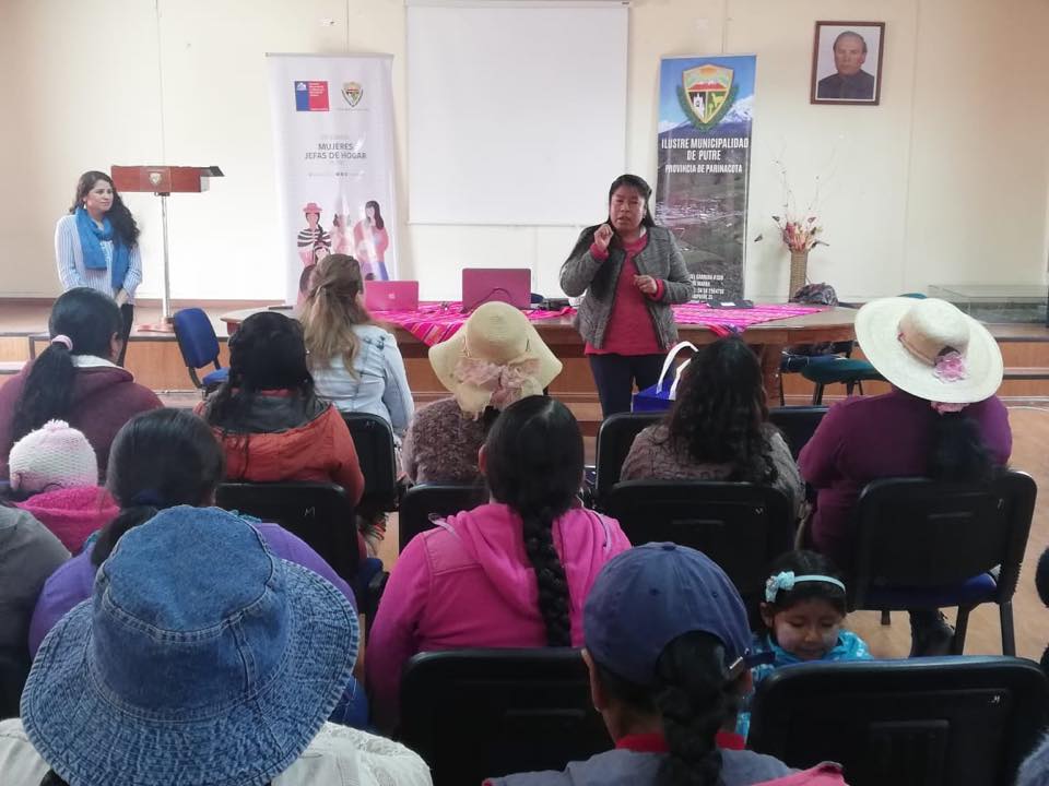 Mujeres de la Comuna participan en “primer encuentro de mujeres jefas de hogar”
